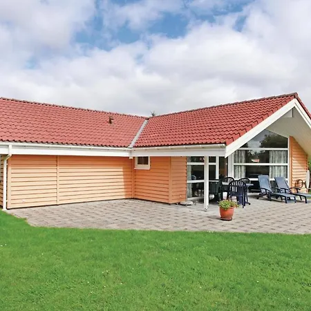 Feriehus Awesome In With Sauna Skælskør